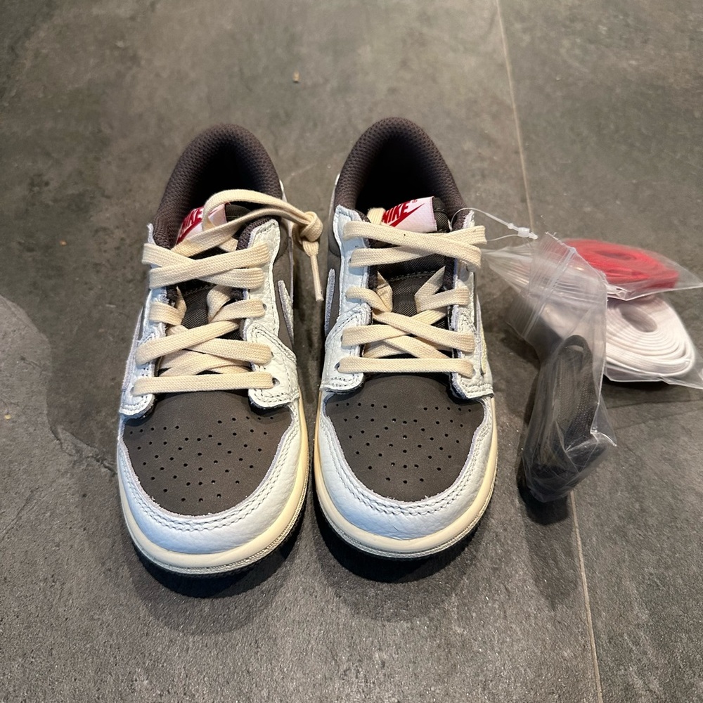 children’s travis scott 
9c new never been worn